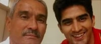 Vijender Singh was hurt by the death of his father!!